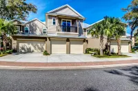 Updated Townhome near the Ocean w/Private Patio, Shared Pool, Central A/C