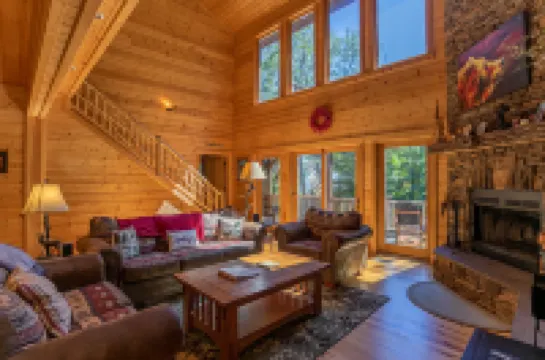 Hot Tub and Scenic Mountain Views - Charming Cabin Retreat