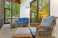 Gorgeous Mountain Sanctuary with Hot Tub and Gourmet Kitchen - Unique Retreat