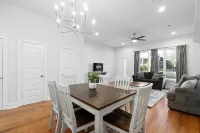 Private Entrance and Dual-Master Suite - Luxury Modern Townhome Hotels in Clarksville