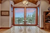 Breathtaking Lake Views and Stunning Pool - Luxurious Retreat