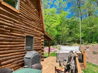 Hot Tub and Scenic Outdoor Bar - Charming Rustic Haven