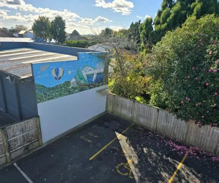 Microtel Lodge Hamilton - Hostel