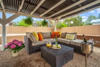 Spacious Backyard and Cozy Interiors - Inviting Family Retreat Hotels in Tesuque