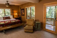 Brand New Swim Spa and Easy Access to Adventures - Stunning Spacious Cabin