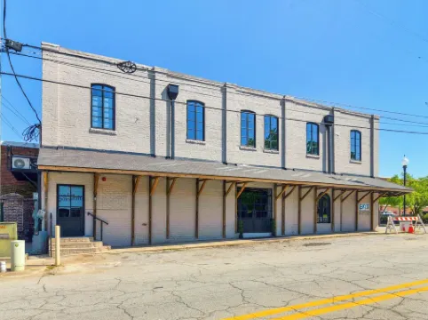 Charming 2-bedroom apartment with AC, WiFi in the Heart of Covington Square