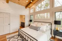Stunning Mountain Escape with Hot Tub & Tesla Charger Hotels in Blue Ridge