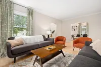 Spacious Living Area and Vibrant Kitchen - Charming Mid-Century Haven Hotels in Peoria Heights