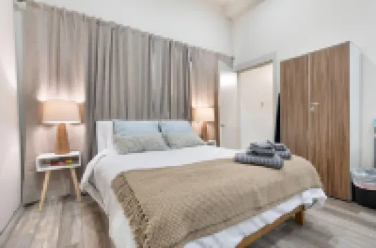 Stylish Studio with High-End Features and City Access - Modern Oasis Hotels in fremont