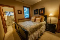 Cozy Gathering Spaces and Beautiful Mountain Views - Charming Cabin Retreat