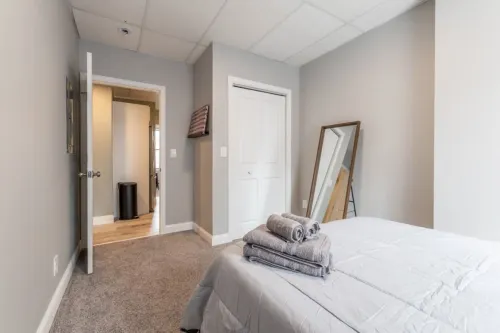 Modern Apartment| Peaceful Community Hotels in Orono