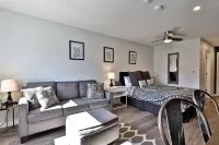 Cozy Studio with Kitchenette and Outdoor Pool - Inviting Retreat فنادق في كيلنغتون