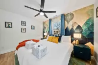 Stylish Home with Firepit and Grill - Cozy Game Day Retreat