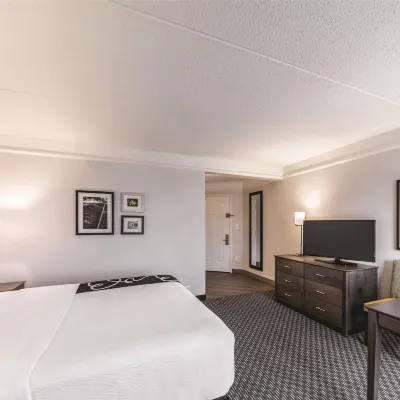 La Quinta Inn & Suites by Wyndham Austin Airport Hotels near Austin-Bergstrom International Airport