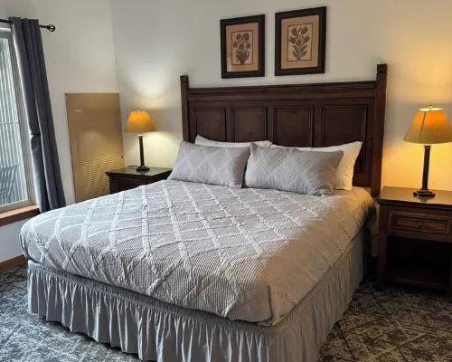 Shared Roof Top Hot Tub Silver Mtn Adjoining Studio Also Available Separately Hotels in Kellogg