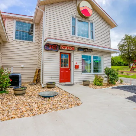 Budget Inn by OYO Natural Bridge I-81