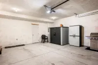 Blue Lake Townhouse ~ Close to Marina & Mike’s Market Hotels in Saint Charles