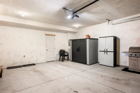 Blue Lake Townhouse ~ Close to Marina & Mike’s Market