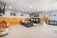 Secluded w/ Epic Outdoor Activities*Hot Tub*Games Hotels in Cosby