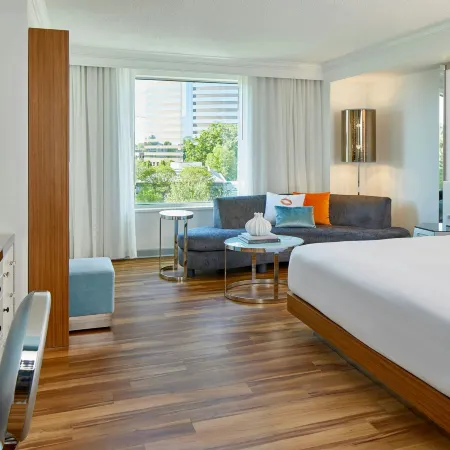 Renaissance Charlotte SouthPark Hotel Отели рядом с достопримечательностью «Торговый центр SouthPark»