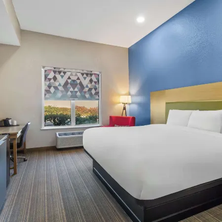 Sonesta Essential IAH Airport JFK Boulevard