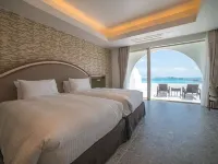 Santorini Hotel&Villas Miyakojima Hôtels à proximité de l'Aéroport de Shimojishima