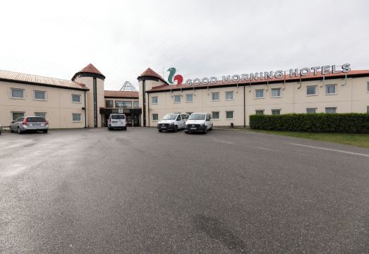 굿모닝 알랜다 호텔 외관 또는 셔틀 버스