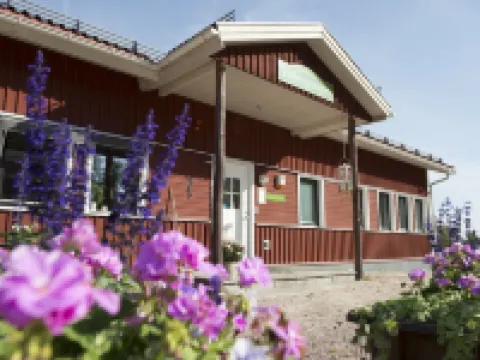 瓦爾貝里桑根酒店及旅舍 圖什比酒店