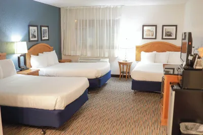 Harbor Town Inn Hotels near Rahr West Art Museum