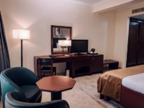 大都會酒店卡拉巴爾 卡拉巴爾酒店