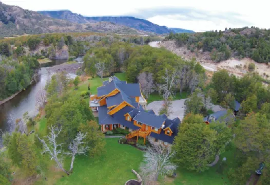 Rio Hermoso Hotel de Montaña فنادق في 