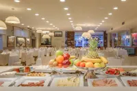 Hotel Pirineos Figueres by Pierre & Vacances Hotels in Sant Mori