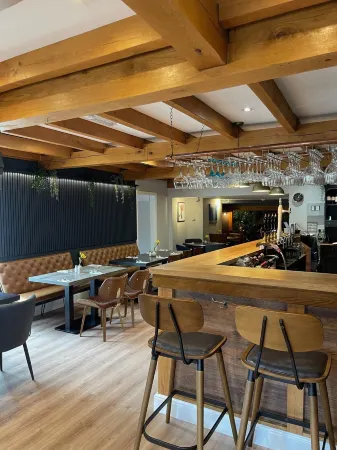 The Royal Oak Отели рядом с достопримечательностью «New Life Community Church»