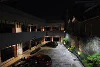 Rahayu Hotel Cirebon - parcheggio