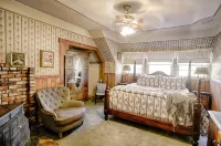 Gold Mountain Manor - Parkplatz