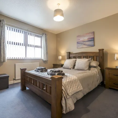 Harry's - 2 Bedroom Holiday Home - Tenby