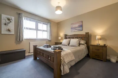 Harry's - 2 Bedroom Holiday Home - Tenby Hotels in 