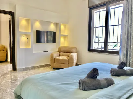 Villa Mira Guesthouse 1 - Downtown Central Amman - Al Diyrih Отели рядом с достопримечательностью «Мечеть короля Абдаллы I»