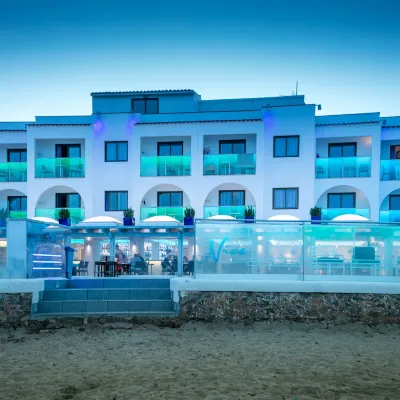 Apartamentos SAL Rossa Отели рядом с достопримечательностью «Пляжный клуб Bora Bora Ibiza»