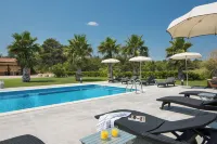 Malibu Grand Royale – Luxury Group Villa - Swimmingpools