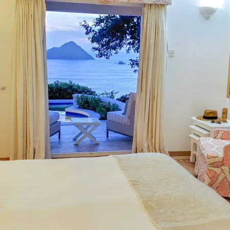 Beautiful cliffside 3 bedroom villa - Saline Reef 3 Villa by RedAwning