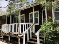 Mountain View Cabins Hotele w: Wrightwood