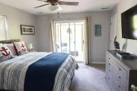 WOW! Amazing location, lakefront for family & friends, quiet cove & fire pit!