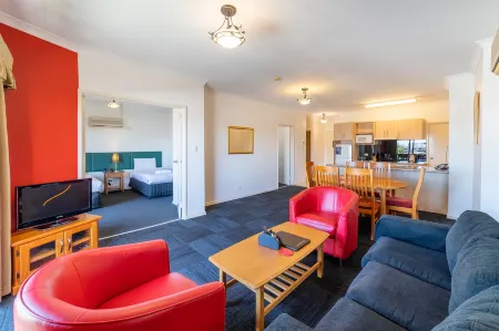 Starwest Apartments Alderney on Hay Отели рядом с достопримечательностью «Форрест Чейз»