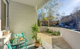 West Oasis with Terrace - Happy Rentals