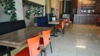 De' Premium Hotel Kartini Hotels in Bukit Kecil