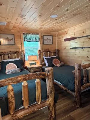 PINE COTTAGE - Pet Friendly Lakefront Cottage on Thayer Lake