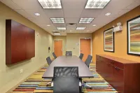 Fairfield Inn & Suites Milwaukee Airport Отели в г. Ок Крик