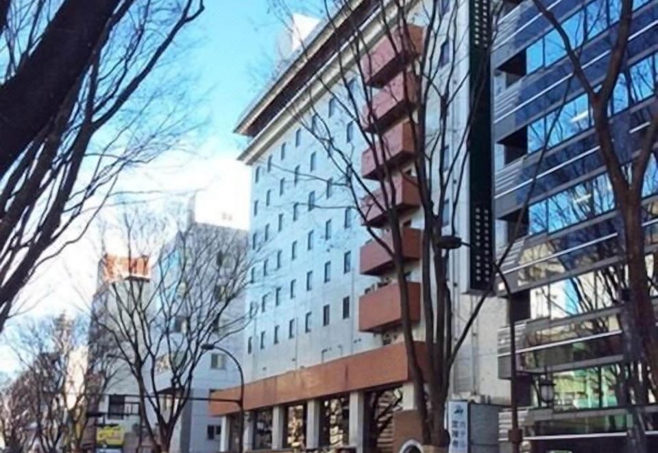 4. Hotel Jo..
