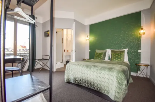 Hôtel Azur Hotels near Mars Gate